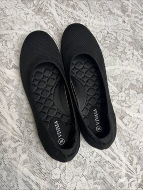 VIVAIA Round Toe Ballet Flats
Claire Black Size EU 38.5 NWOT
